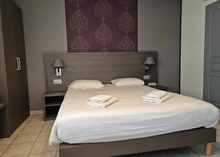 Logis Le Mistral - Montélimar Sud Hotel 3*
