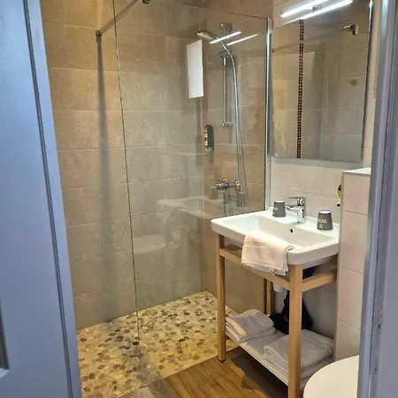 Logis Hotel Le Mistral - Restaurant - Montelimar Sud Chateauneuf-du-Rhone