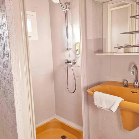 Hotel Logis Hotel Le Mistral - Restaurant - Montelimar Sud 3*