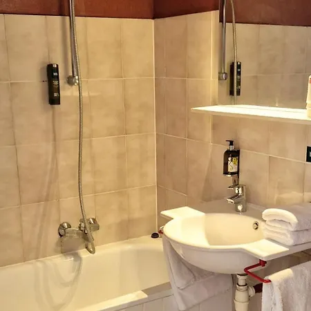 Logis Hotel Le Mistral - Restaurant - Montelimar Sud Hotel