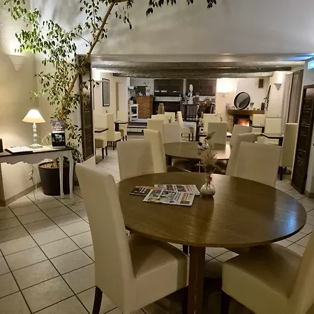 Logis Le Mistral - Montélimar Sud 3*