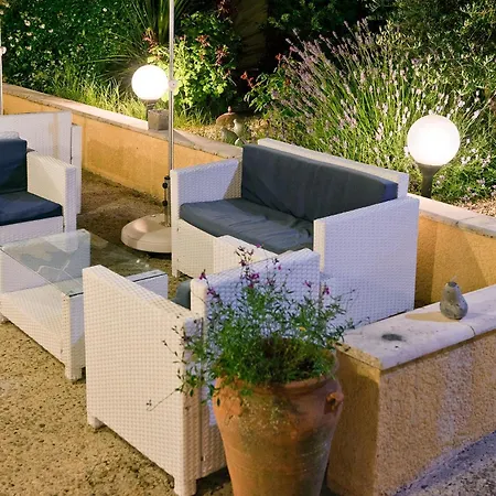 Logis Le Mistral - Montélimar Sud 3*