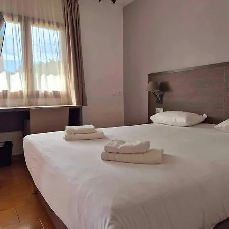 Hotel Logis Hotel Le Mistral - Restaurant - Montelimar Sud Chateauneuf-du-Rhone