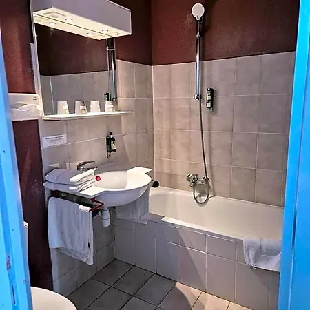 Hotel Logis Le Mistral - Montélimar Sud 3*