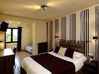 Hotel Logis Hotel Le Mistral - Restaurant - Montelimar Sud 3*